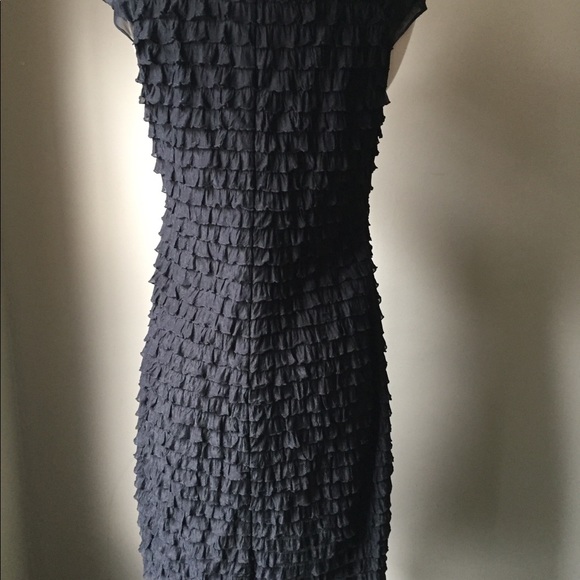 Donna Morgan sleeveless tiered little black dress - Picture 6 of 7